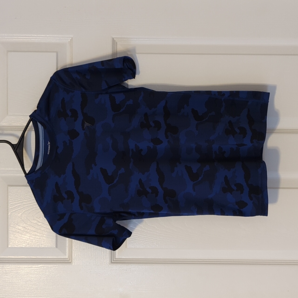 Old navy blue camo shirt size large in boys